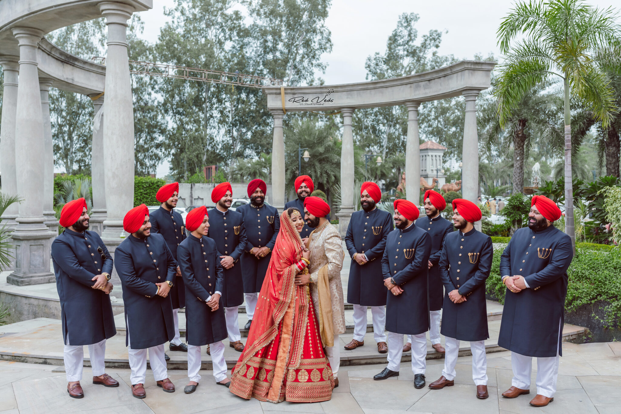 Red Veds: Capturing Stunning Indian Wedding Group Photo Poses