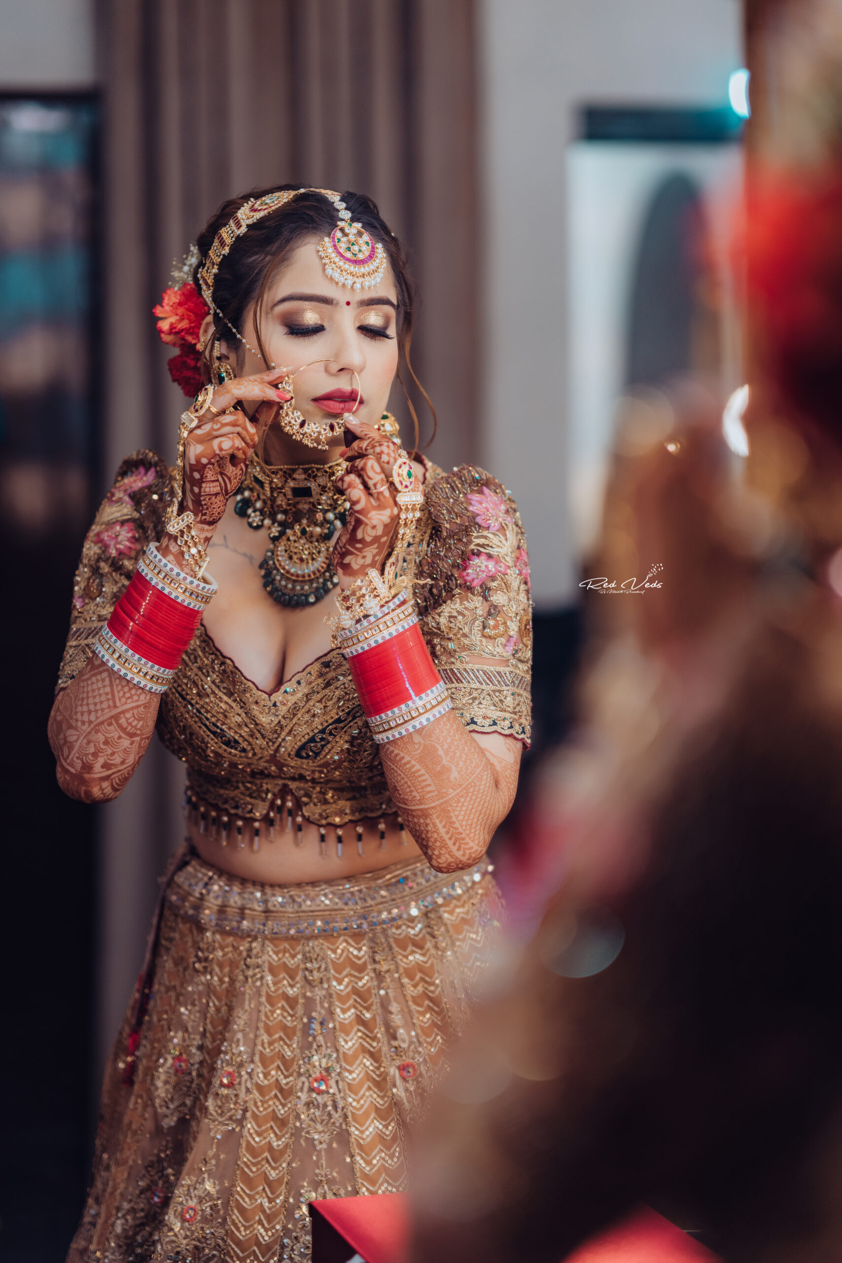 Portrait indian bride posing hi-res stock photography and images - Alamy