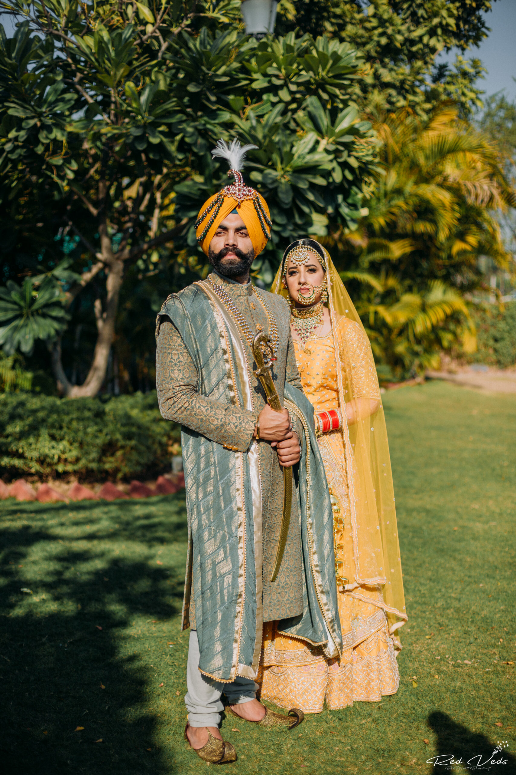 Photo of Sikh bride and groom pose romantically