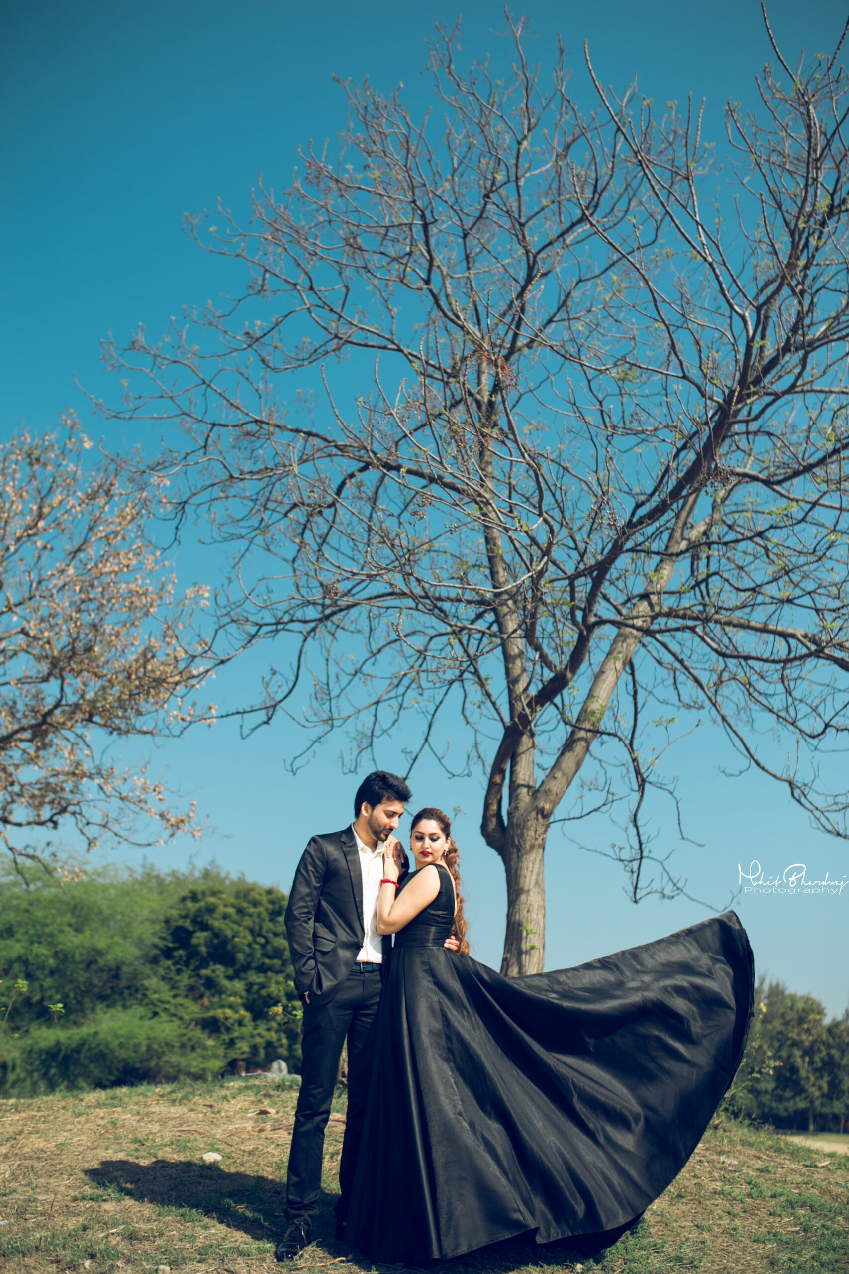 Komal and Akshay's Pre-Wedding Photo Shoot in the Desert Exuded a Fairytale  Vibe - WeddingSutra Blog