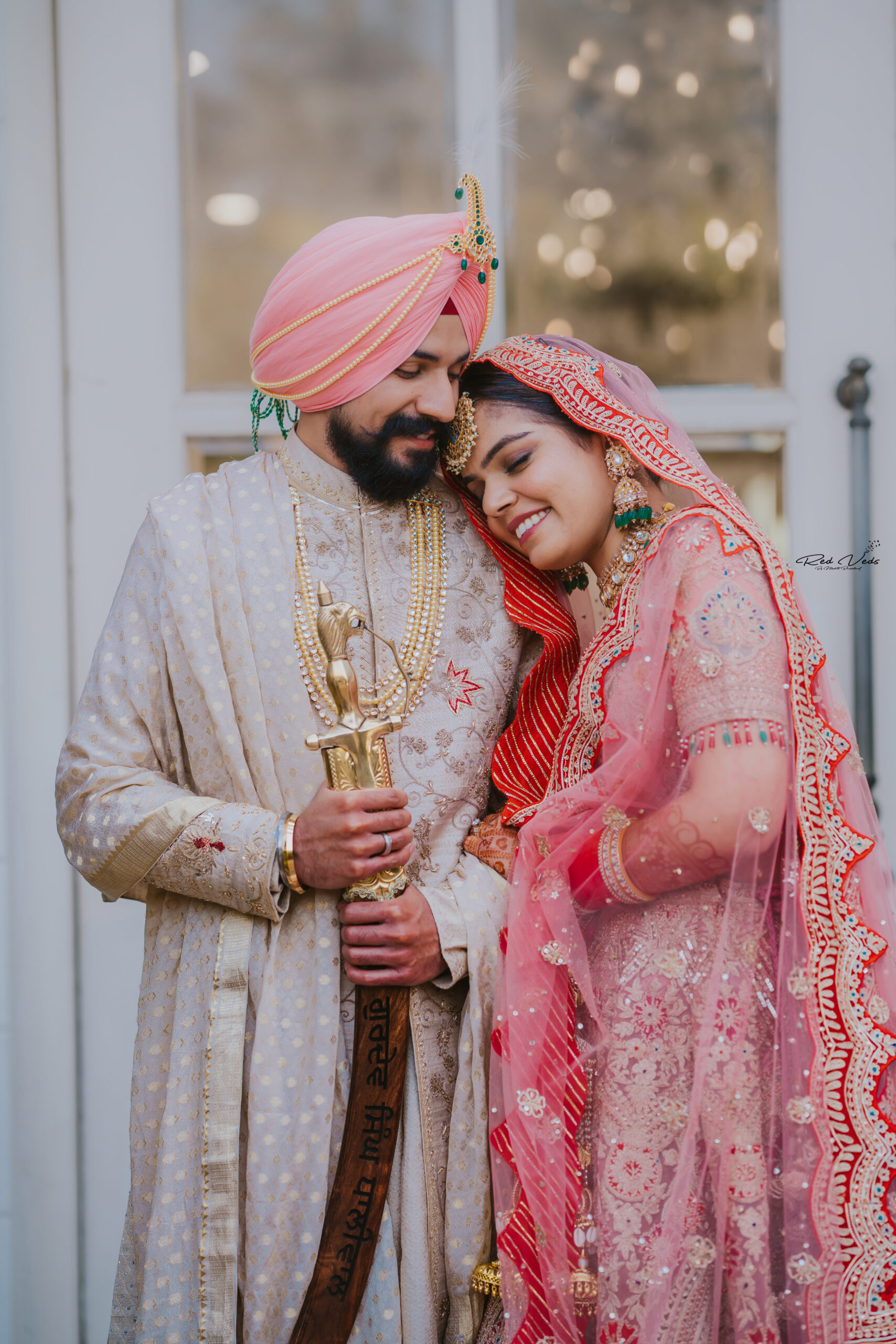 Red Veds: Couple Poses Indian Wedding | Check It Now