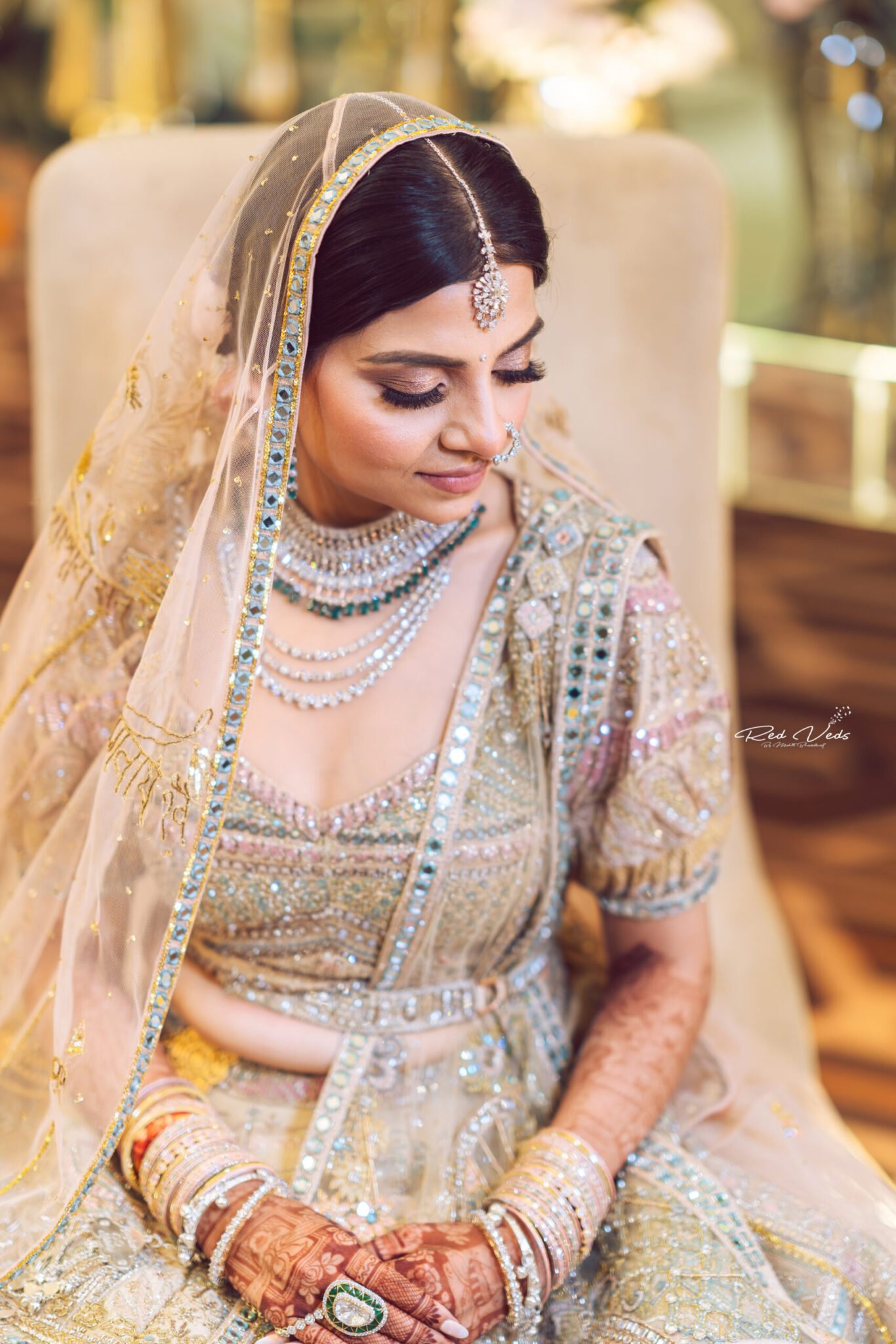 15 Creative Poses Ideas With Dupatta For Bride