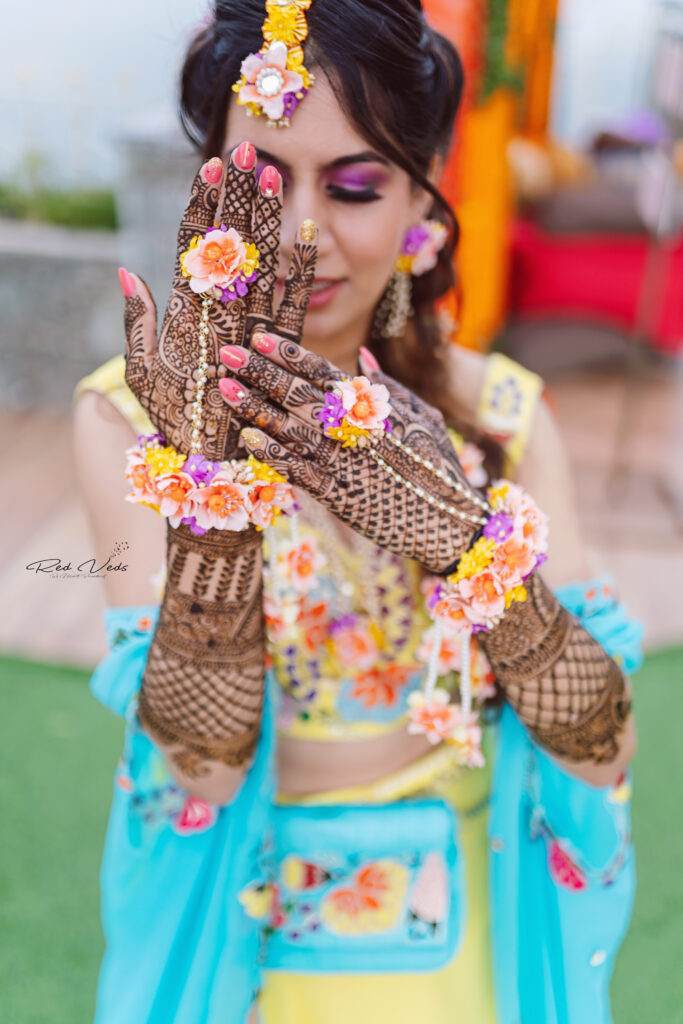 Mehndi Design Poses, henna designs, mehendi design, simple mehndi design, mehndi poses