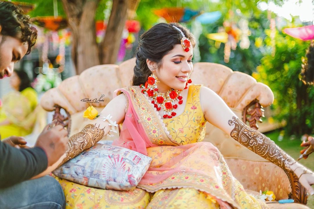 Indian Bride Posing Showing Her Mehndi Stock Photo 1390018502 | Shutterstock